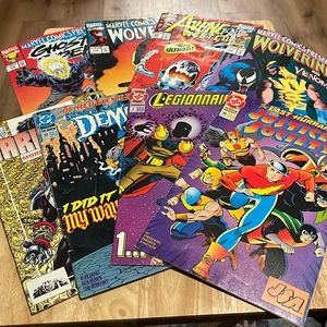 DC Comics vs Marvel Comics 8 magazine BUNDLE